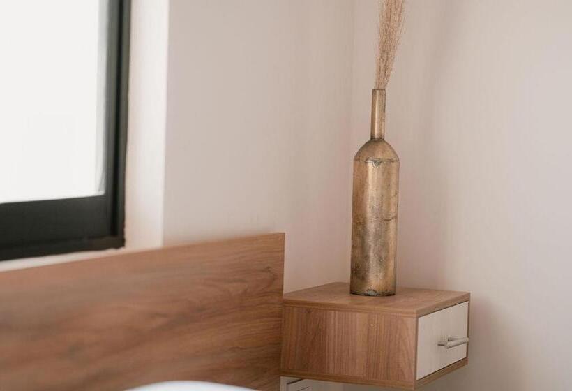 اتاق لوکس, Fratelli