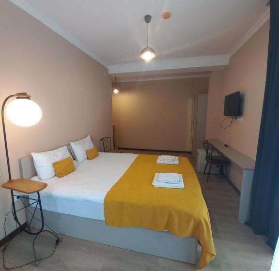 اتاق اکونومی, Holiday Borjomi