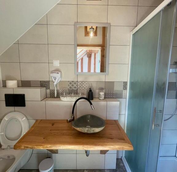 اتاق استاندارد سه نفره, Turistična Kmetija Grabnar