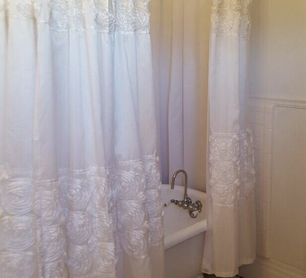 اتاق خانوادگی, Hassinger Daniels Guest House