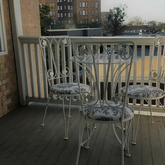 اتاق خانوادگی, Hassinger Daniels Guest House