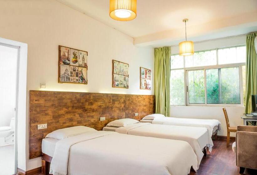 Номер Стандарт Трехместный, Haikou Banana Hostel