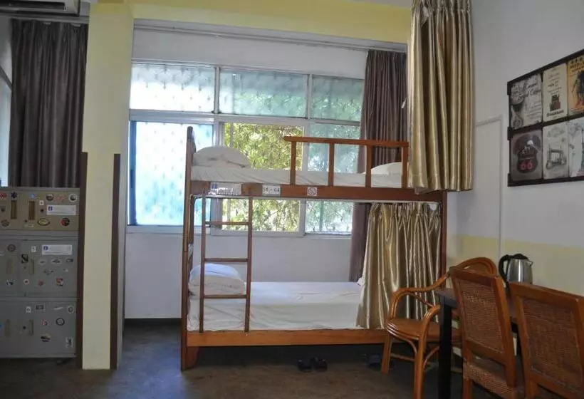 ルームシェアのワンベッド, Haikou Banana Hostel