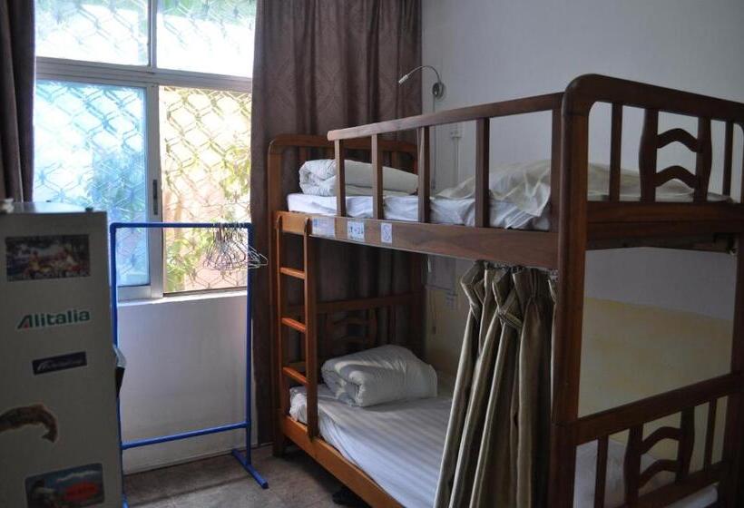 Кровать в Общей Комнате, Haikou Banana Hostel