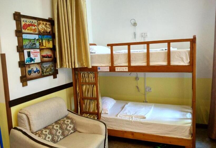 Кровать в Общей Комнате, Haikou Banana Hostel