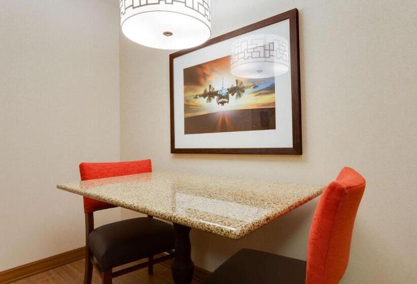 سوییت, Drury Inn & Suites St. Louis/o Fallon, Il