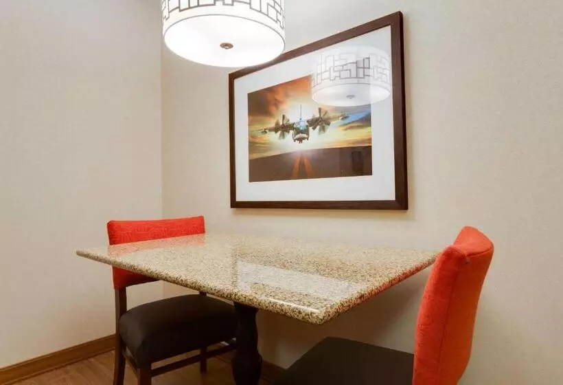 スイート, Drury Inn & Suites St. Louis/o Fallon, Il