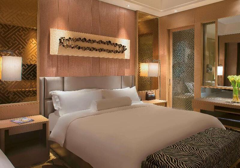 اتاق لوکس با تخت بزرگ, Movenpick  Enshi