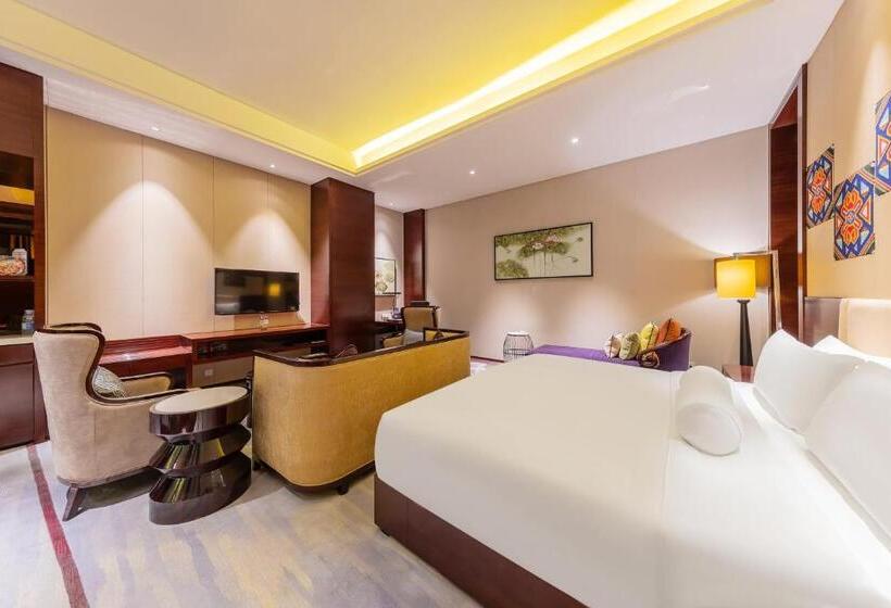 이그제큐티브 룸 킹사이즈 침대, Movenpick  Enshi