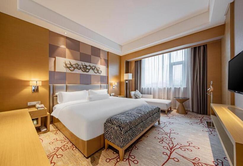 디럭스 룸 킹사이즈 침대, Movenpick  Enshi