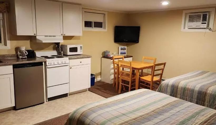 スタンダードスタジオ, Wilson Lake Inn