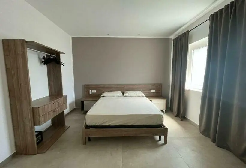 Habitació Superior, Poolside