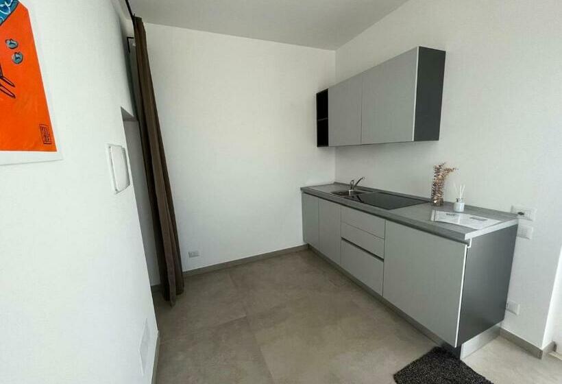 غرفة سوبيريور, Poolside