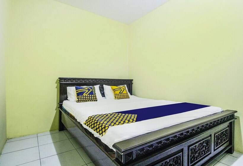 经济房, Spot On 91606 Nadin Guest House