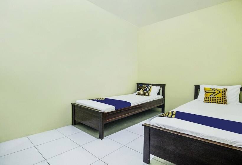 Номер Economy, Spot On 91606 Nadin Guest House