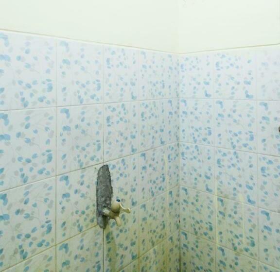 经济房, Spot On 91606 Nadin Guest House