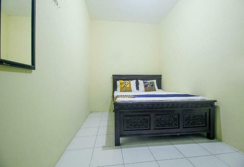 经济房, Spot On 91606 Nadin Guest House