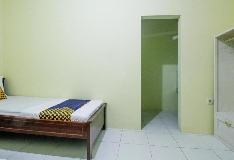 经济房, Spot On 91606 Nadin Guest House