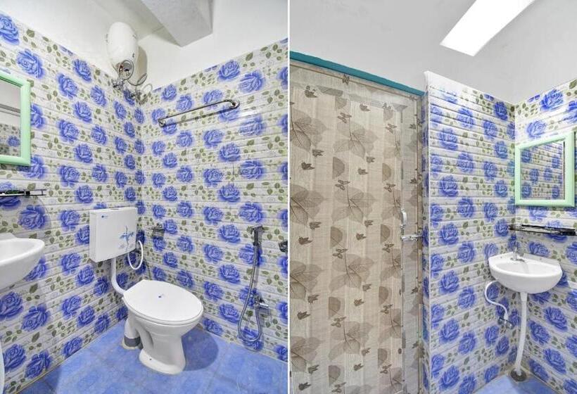 חדר קלאסי לשלושה, Spot On Lewis Paradise