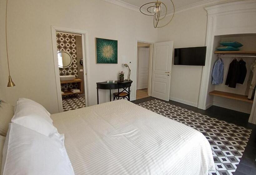 Standard Szoba, Novecento