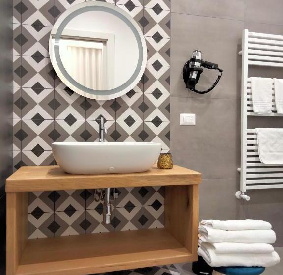 Standard Szoba, Novecento