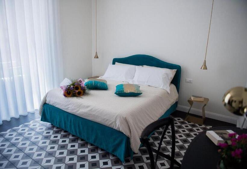 Standard Szoba, Novecento