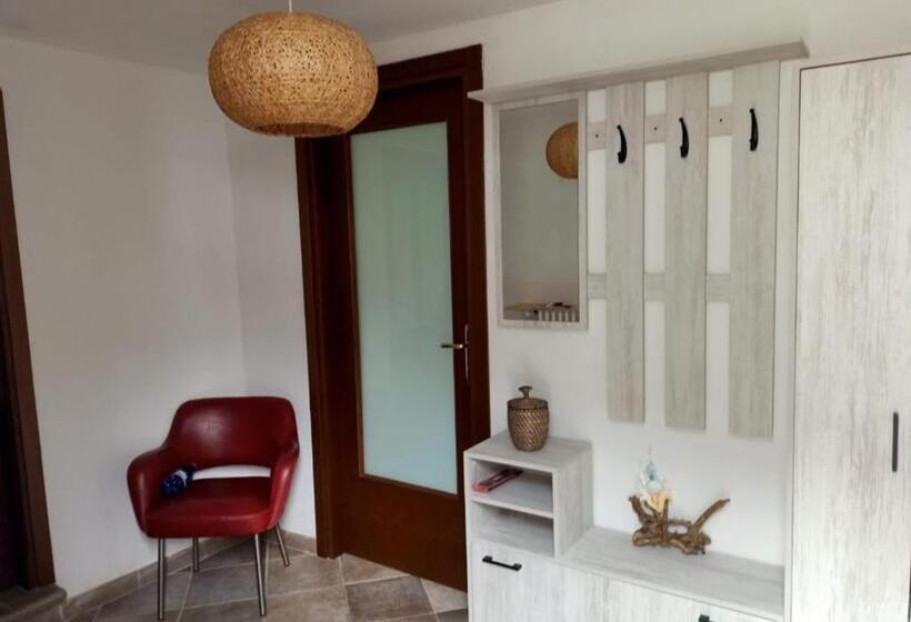 스탠다드 트리픔 룸 공동욕실, Amrita Rosa