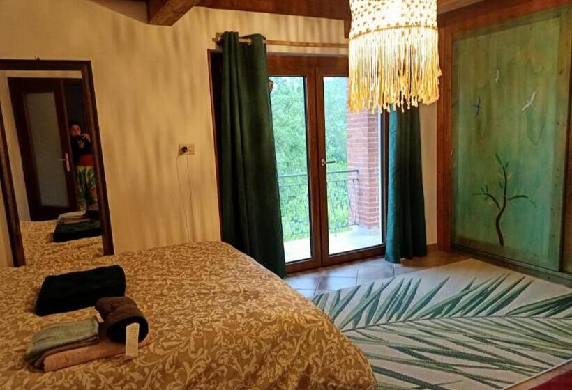 스탠다드 트리픔 룸 공동욕실, Amrita Rosa