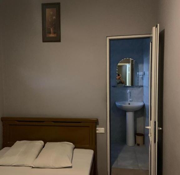 스탠다드 룸, Tnak