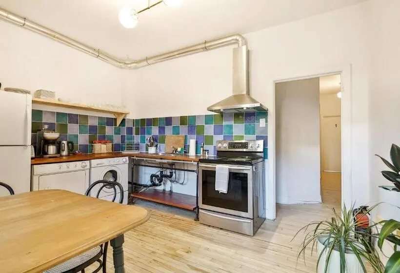 اتاق لوکس, La Maison Du Mile End