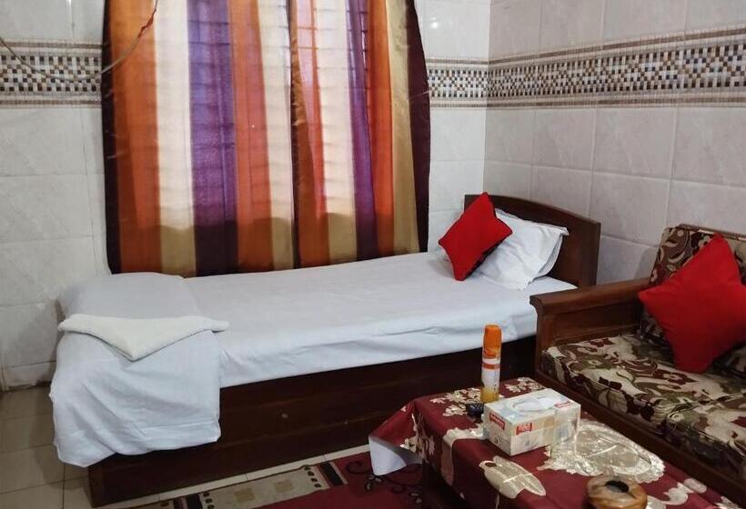 اتاق لوکس یک تخته, New Hotel Indropuri