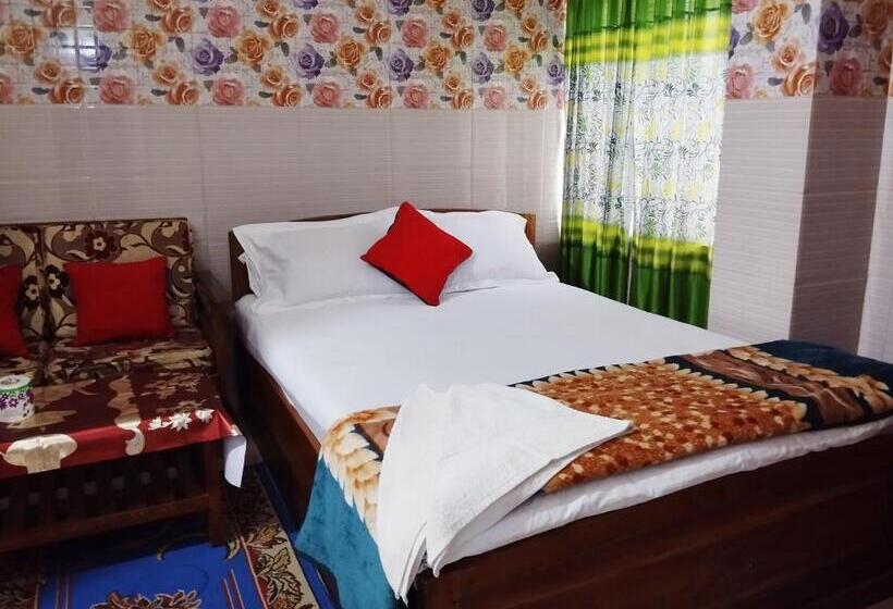 اتاق لوکس یک تخته, New Hotel Indropuri