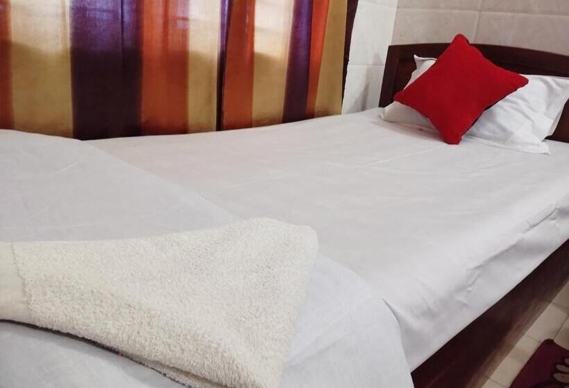 اتاق لوکس یک تخته, New Hotel Indropuri