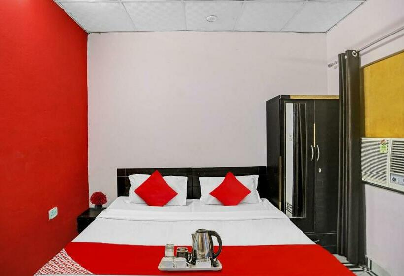 Classic Kolmen Hengen Huone, Oyo Flagship 92636 Greno Residency