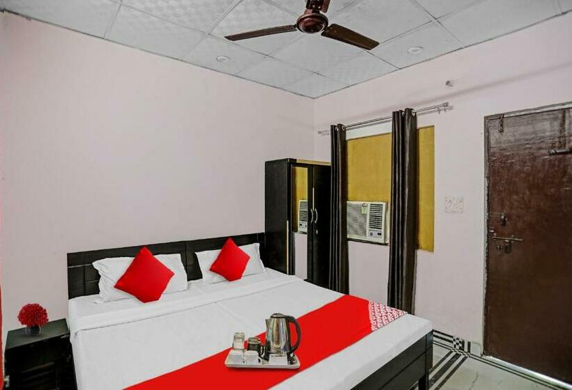 Classic Kolmen Hengen Huone, Oyo Flagship 92636 Greno Residency