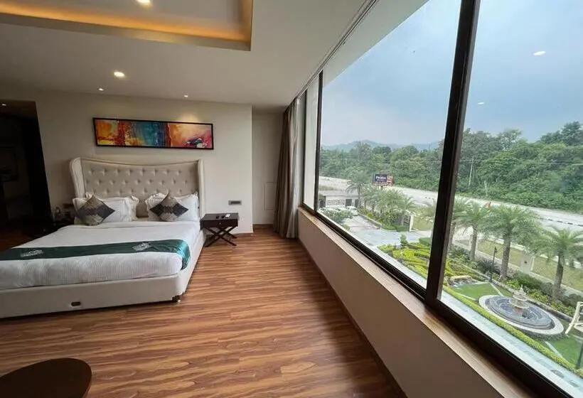 Standard-huone King-vuode, Pinaka Hotels & Resorts