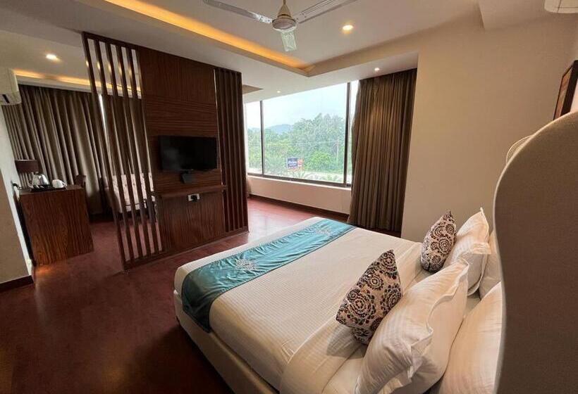 Люкс, Pinaka Hotels & Resorts