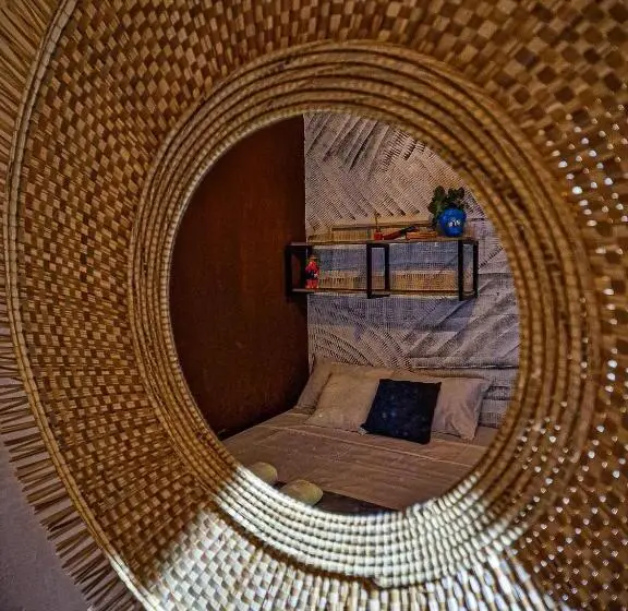 اتاق استاندارد, Urban Hostal Bar