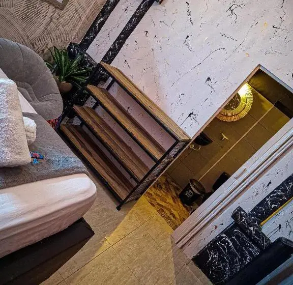 اتاق استاندارد سه نفره, Urban Hostal Bar