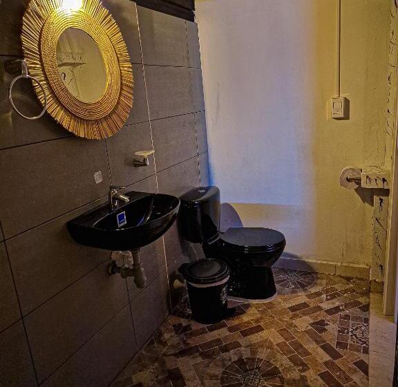 חדר סטנדרט לשלושה, Urban Hostal Bar