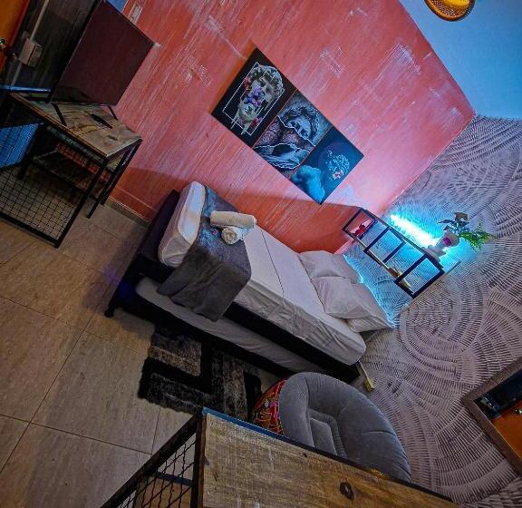 חדר סטנדרט לשלושה, Urban Hostal Bar