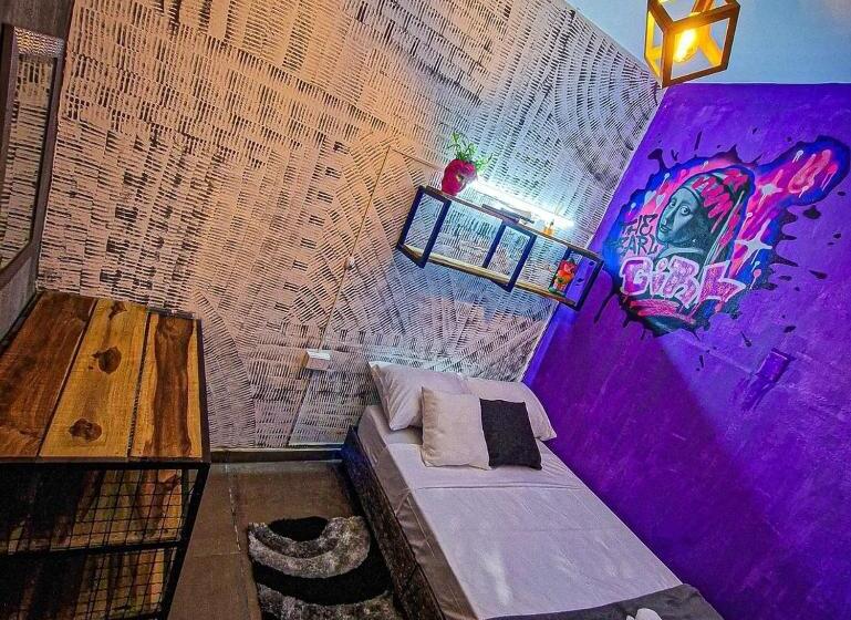 غرفة قياسية فردية, Urban Hostal Bar