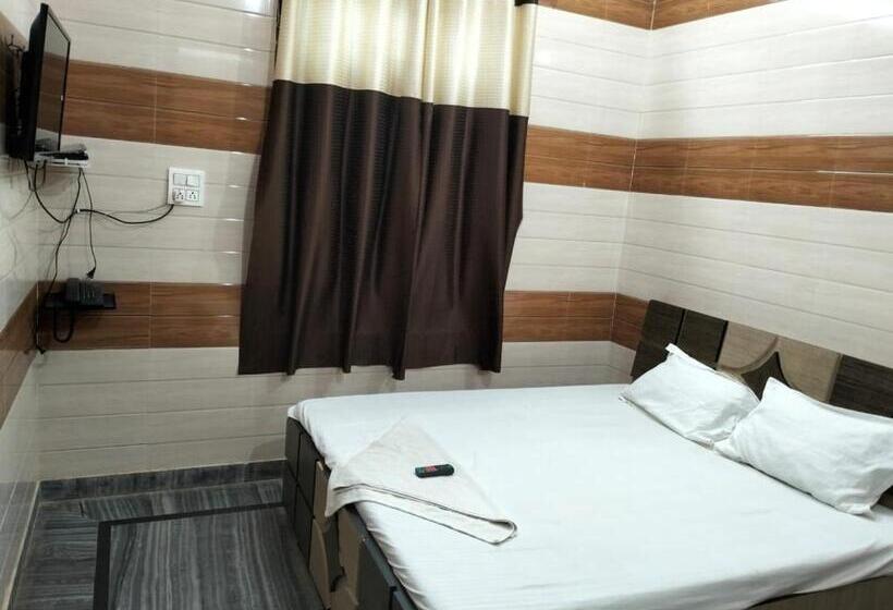 غرفة ديلوكس, Suresh Guest House & Hotel By Wb Inn