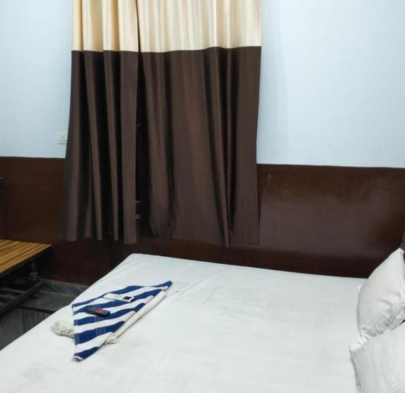 غرفة ديلوكس, Suresh Guest House & Hotel By Wb Inn