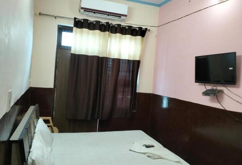 Номер Стандарт, Suresh Guest House & Hotel By Wb Inn