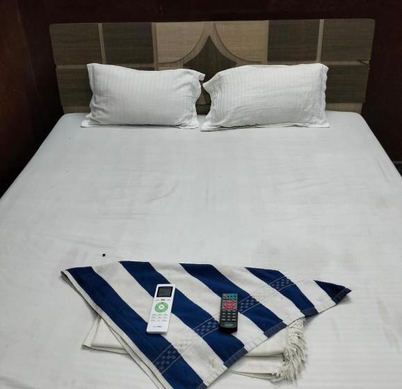 غرفة ديلوكس, Suresh Guest House & Hotel By Wb Inn