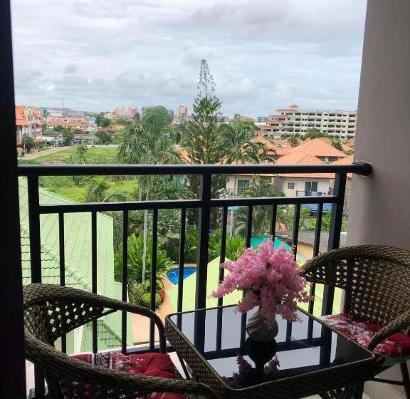 Quarto Deluxe com Sacada, Arcadia Continental Pattaya