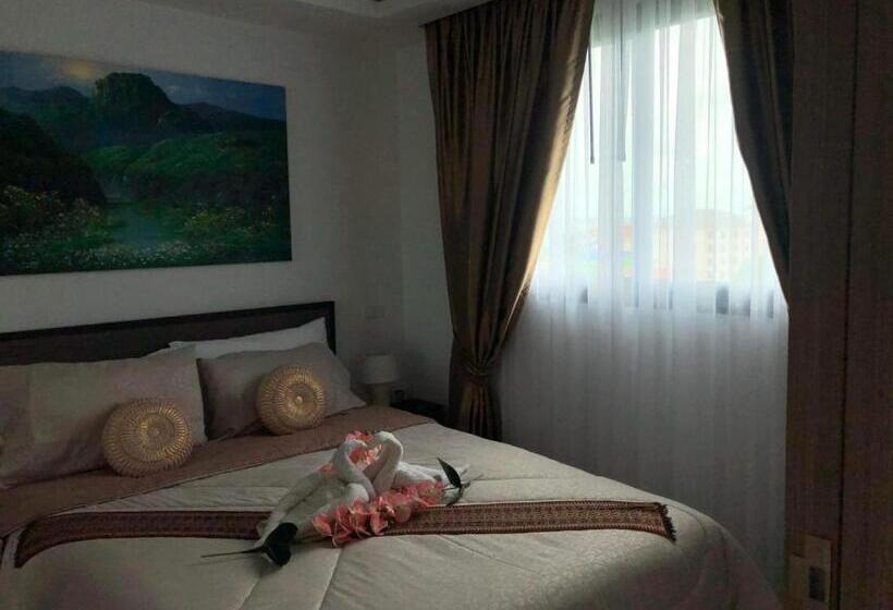 Deluxe Room with Balcony, Arcadia Continental Pattaya