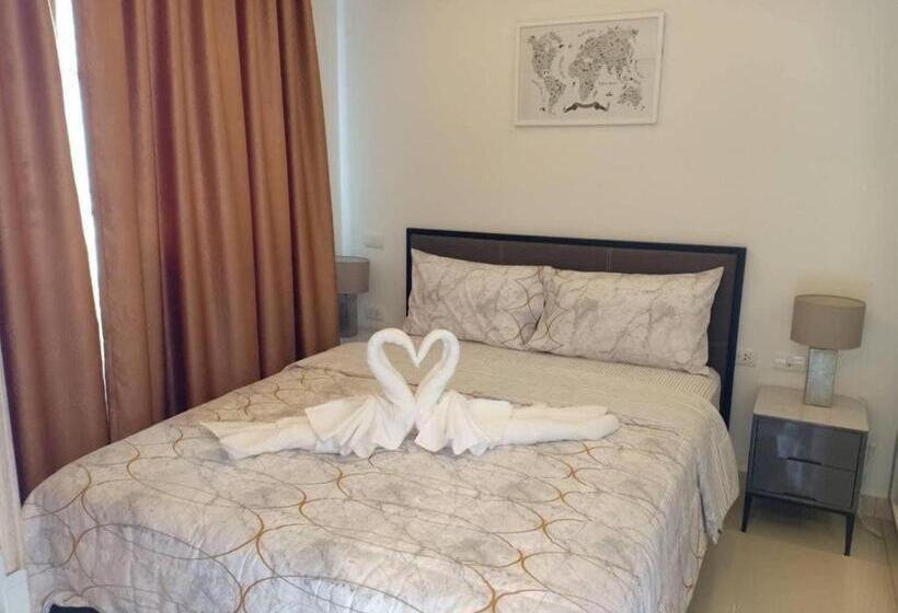 Standard Room King Size Bed, Arcadia Continental Pattaya