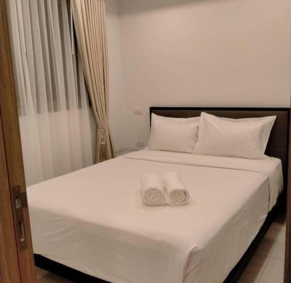 Standard Room Pool View, Arcadia Continental Pattaya